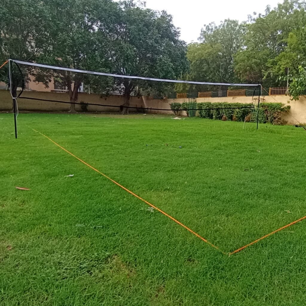 outdoor portable badminton court setup for backyard play